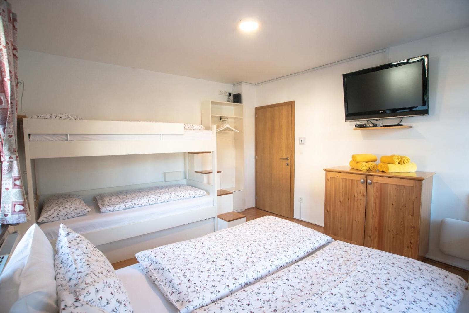Pritlicni Apartma Hribovc Z Atrijem 크라니스카고라 외부 사진