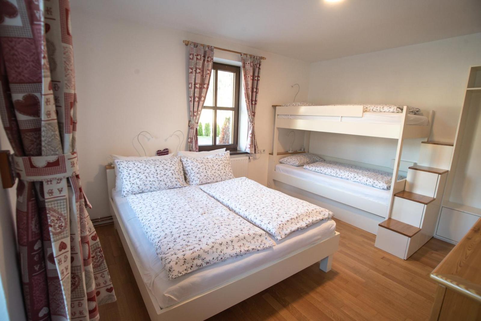 Pritlicni Apartma Hribovc Z Atrijem 크라니스카고라 외부 사진